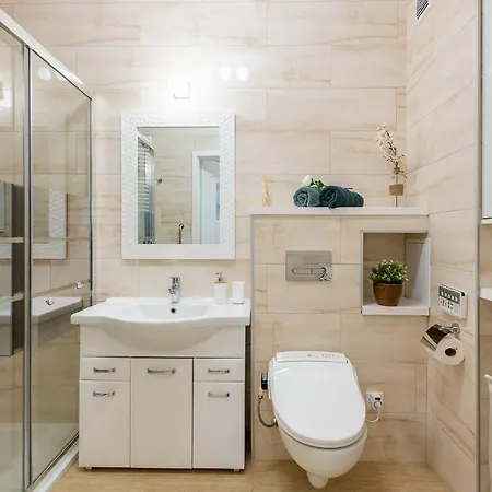 ~comfortify~ Kingsize Bed, A/c, Wifi, Skylineview