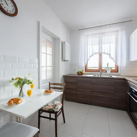 ~comfortify~ Kingsize Bed, A/c, Wifi, Skylineview