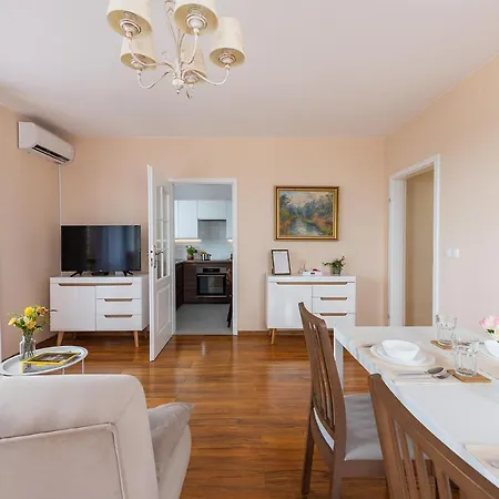 דירה ~comfortify~ Kingsize Bed, A/c, Wifi, Skylineview