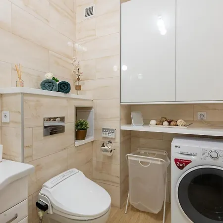 ~comfortify~ Kingsize Bed, A/c, Wifi, Skylineview דירה ורשה